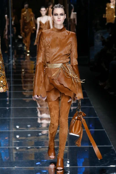 Look 24